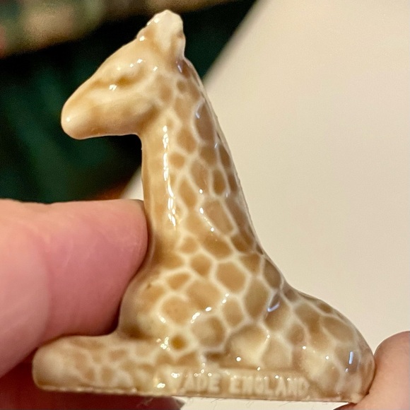 WADE Collectables - 2 GIRAFFES made of  porcelain ceramic /1.5” wide x 1.5” tall - Picture 4 of 6